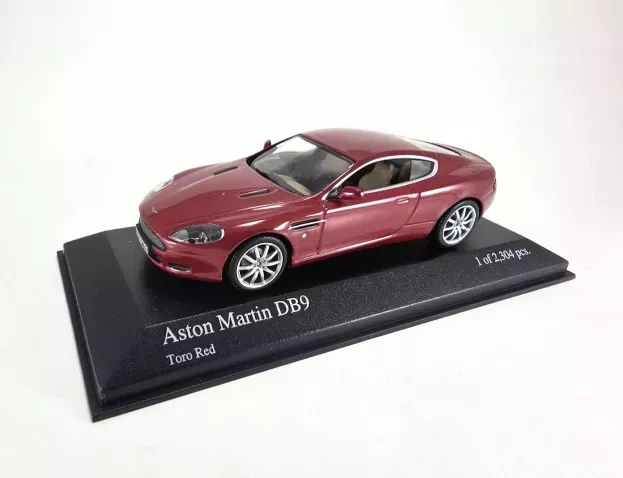 Minichamps Aston Martin Db9 Coupe 2003 1:43 400137324